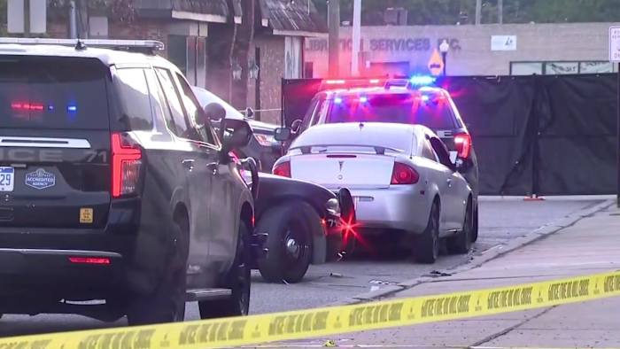 Roseville man rams car into police cruiser, approaches officers with knife, authorities say