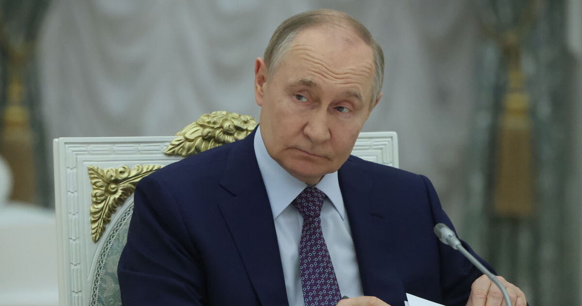 Russia economy meltdown as it faces nearly £75 billion billion deficit