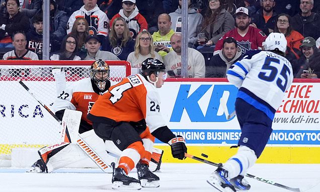 Scheifele ties Jets record for career points in win over Flyers