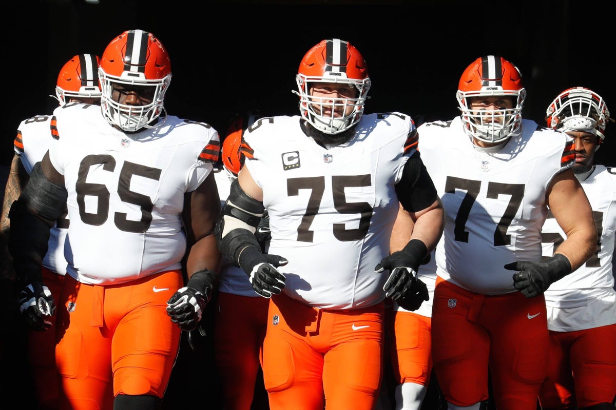 Trade deadline options: Seahawks should be buyers, even if a big deal seems unlikely