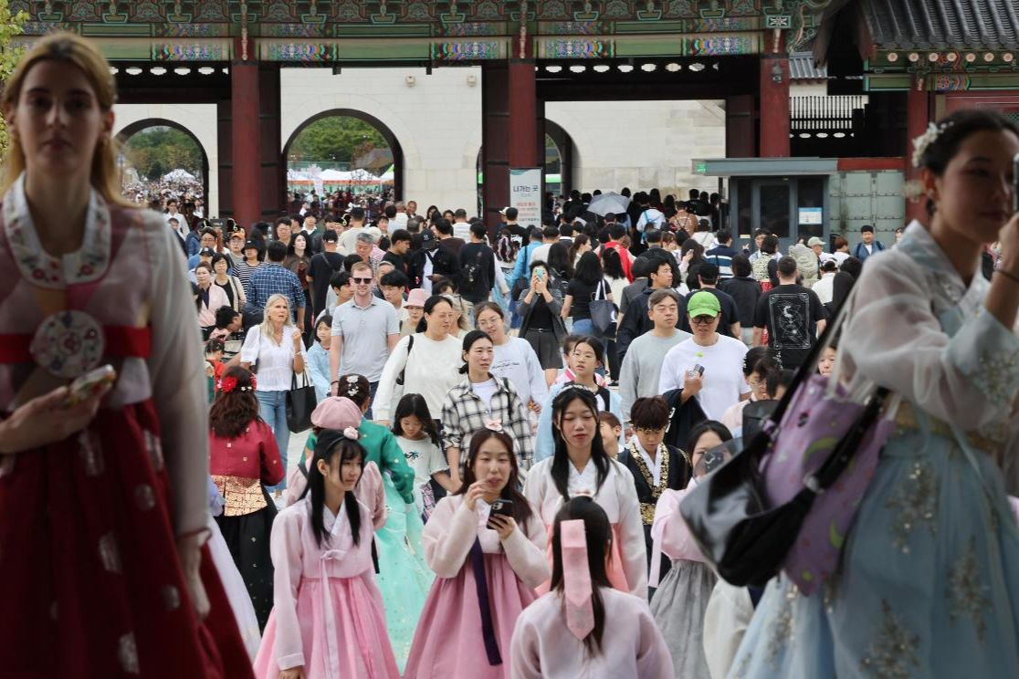Seoul's palaces rank among top autumn tourist destinations - The Korea Times