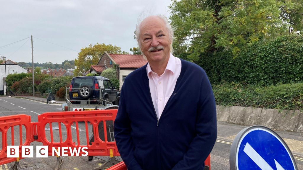 Work starts to stop flow of sewage into Lymington River