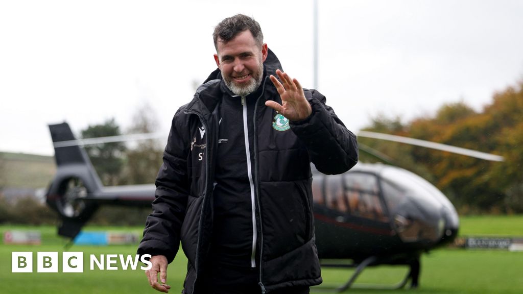 Shamrock Rovers: Manager takes helicopter after running marathon