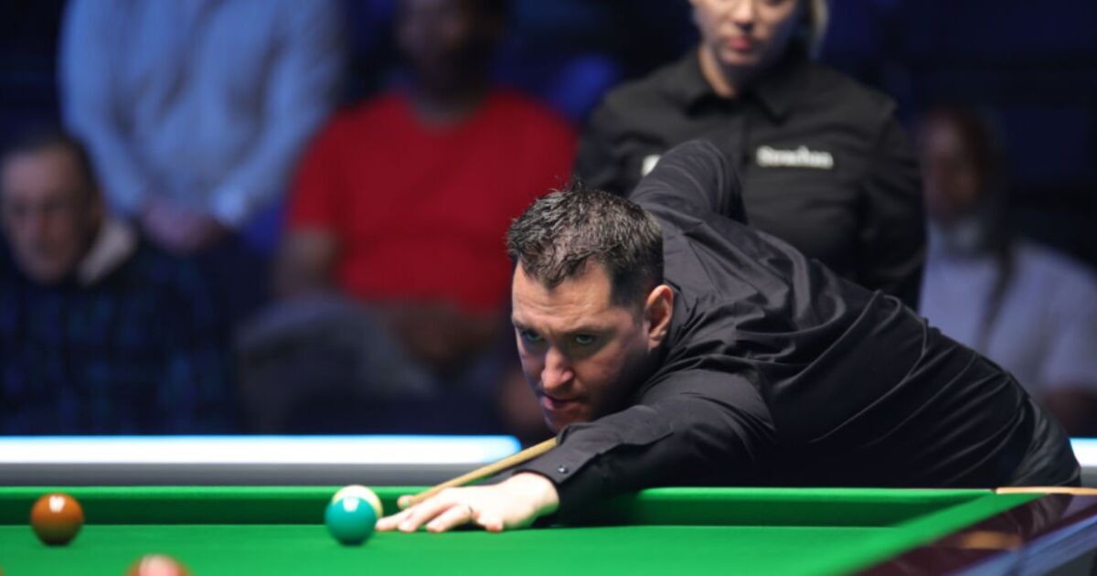 Snooker star playing in agony after suffering freak sledgehammer injury