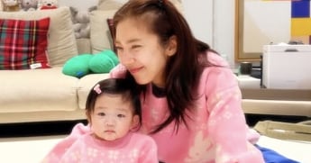 Son Dam-bi and Daughter Model Adorable Couple Look