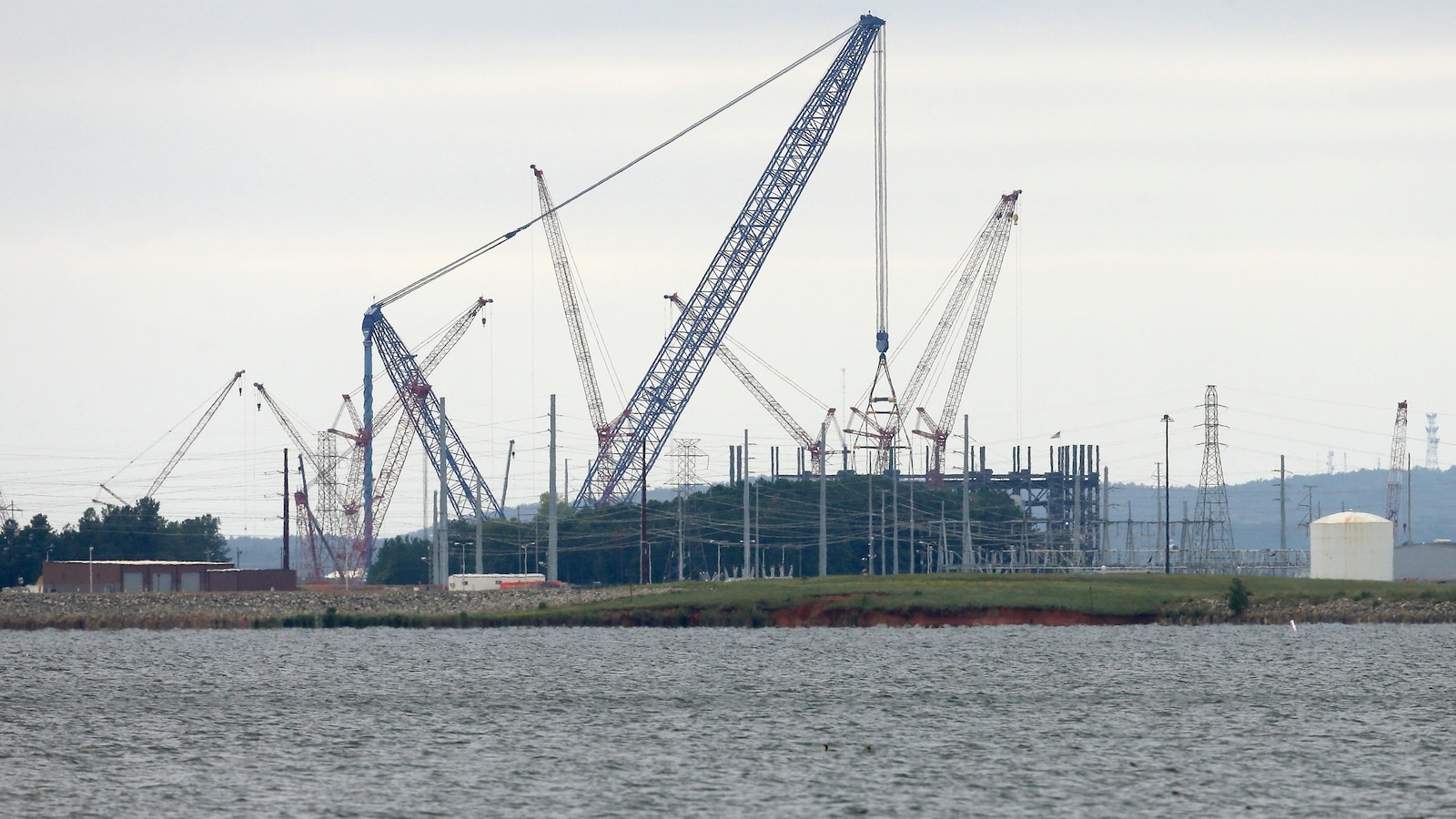 State utility says private firm set to restart abandoned $9 billion nuclear project