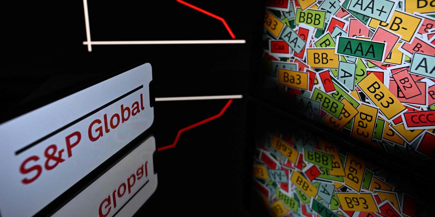 S&P's downgrade of France's credit rating highlights growing political instability