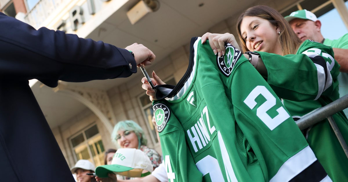 Stars fans respond to potential departure from Dallas at home opener vs. Wild