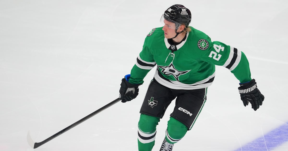 Dallas Stars' Roope Hintz leaves game vs. Carolina Hurricanes after taking hard hit