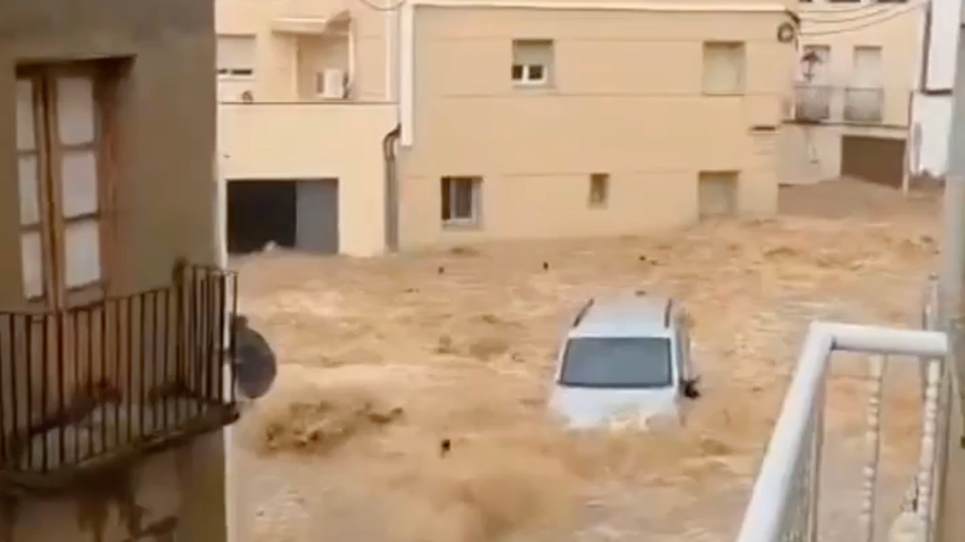 Roads on Spanish hols coast turn to rivers as THOUSANDS evacuated amid storm