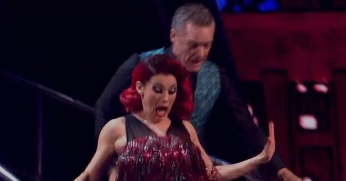 Strictly Come Dancing fans left 'in awe' as Dianne Buswell 'shows off' growing baby bump - The Mirror