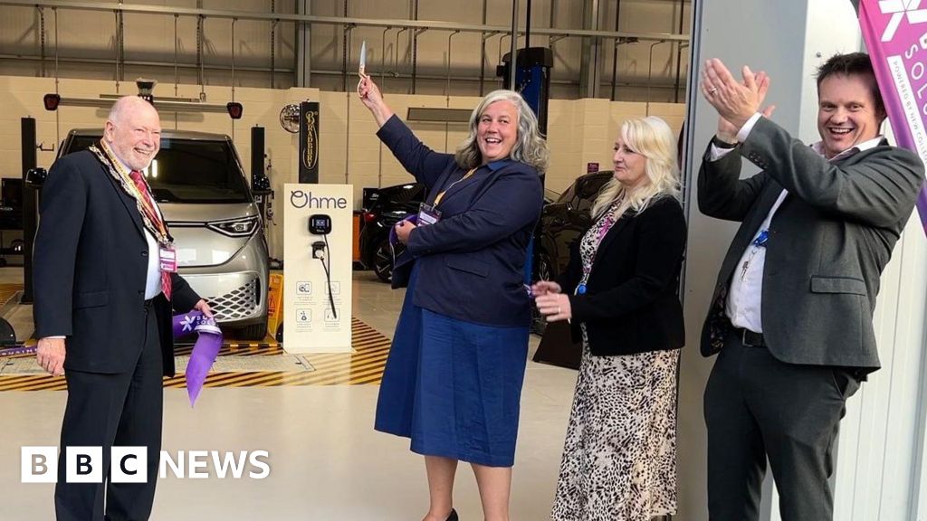 Swindon electric vehicle training centre open for students