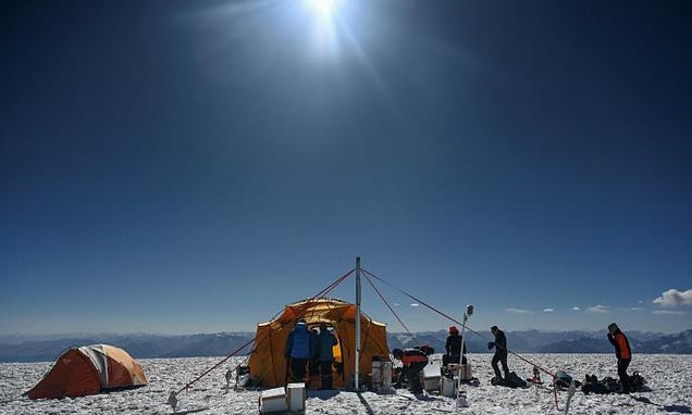 Scientists probe Tajik glacier for clues to climate resistance