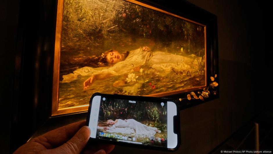 Taylor Swift video leads to German museum visitor boom