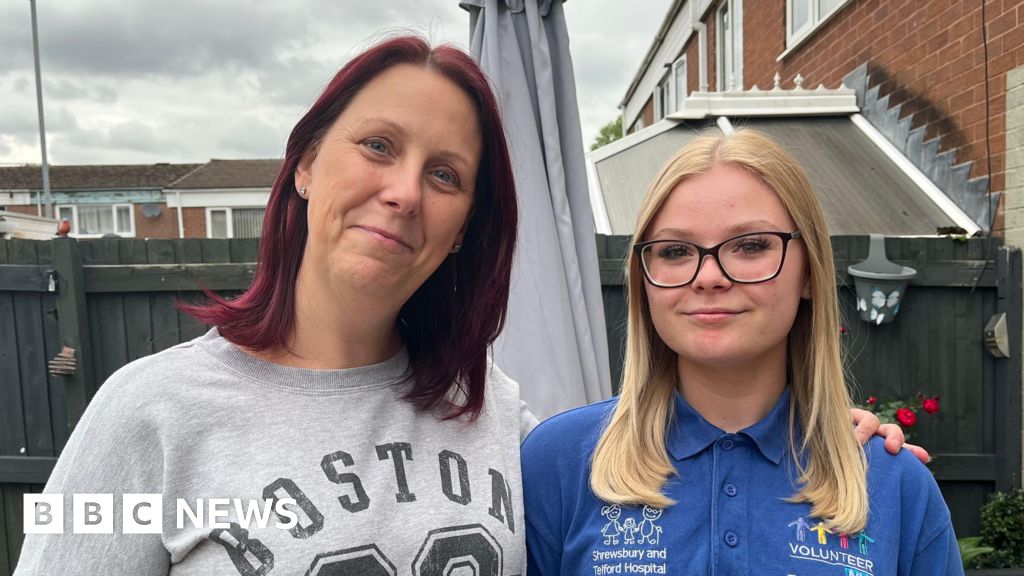 Telford teen volunteer inspired by mum's cancer treatment