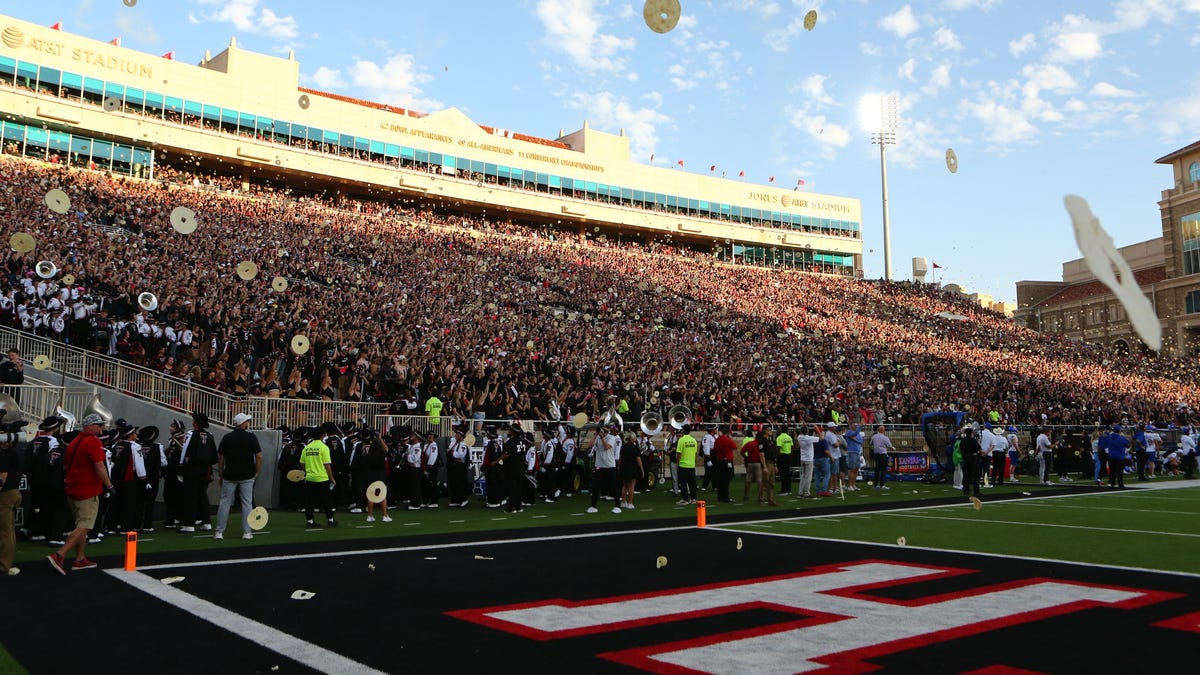 Can Texas Tech football fans throw tortillas? What to know of Red Raiders tradition