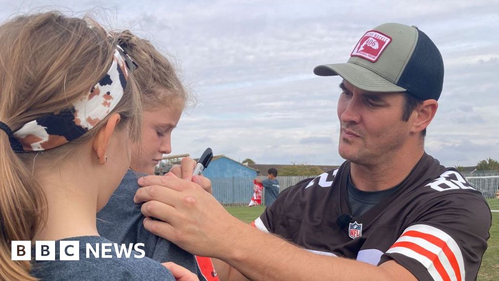 Thrapston primary school hosts NFL team Cleveland Browns