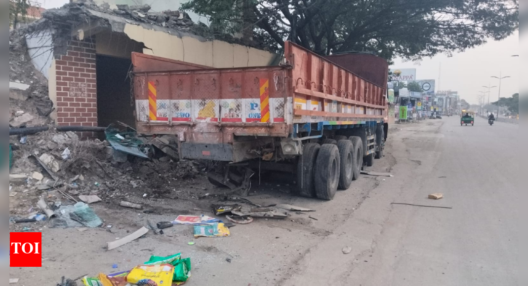 Three die as car rams into truck after climbing down Coimbatore's new GD Naidu flyover at high speed | Coimbatore News - The Times of India