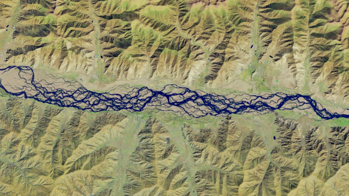 Shapeshifting 'braided river' in Tibet is the highest in the world, and is becoming increasingly unstable  --  Earth from space