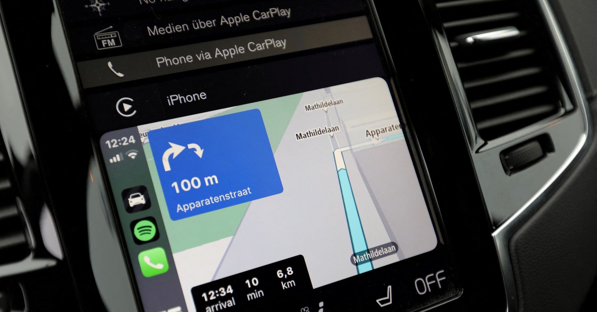 TomTom tops profit expectations in Q3, boosted by growth in automotive unit