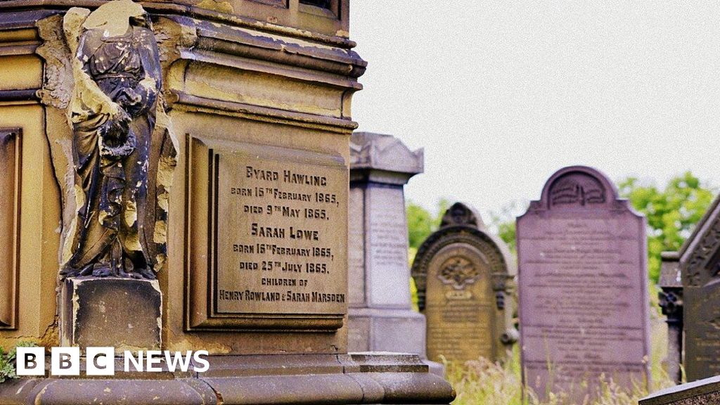 Tony Harrison poem V to be performed in Holbeck Cemetery