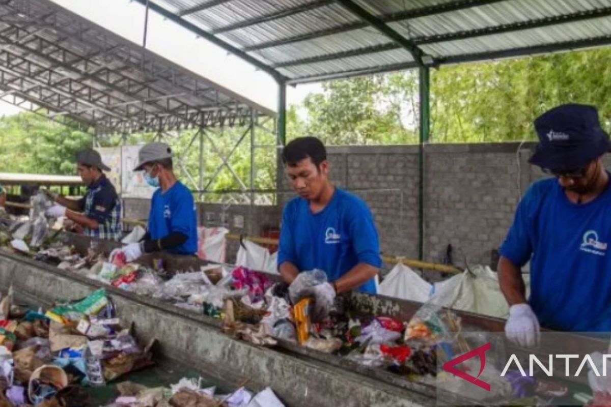 Trash sorting create smart city through human-centered approach: gov't