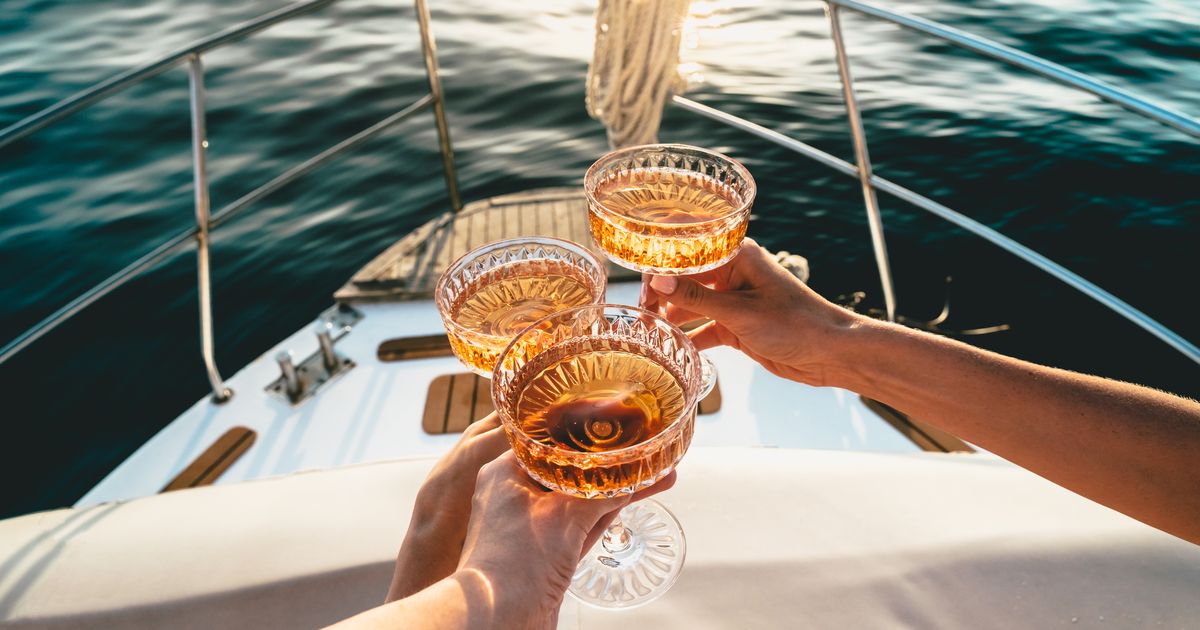 Travel alert as eight new countries get methanol poisoning warnings - The Mirror