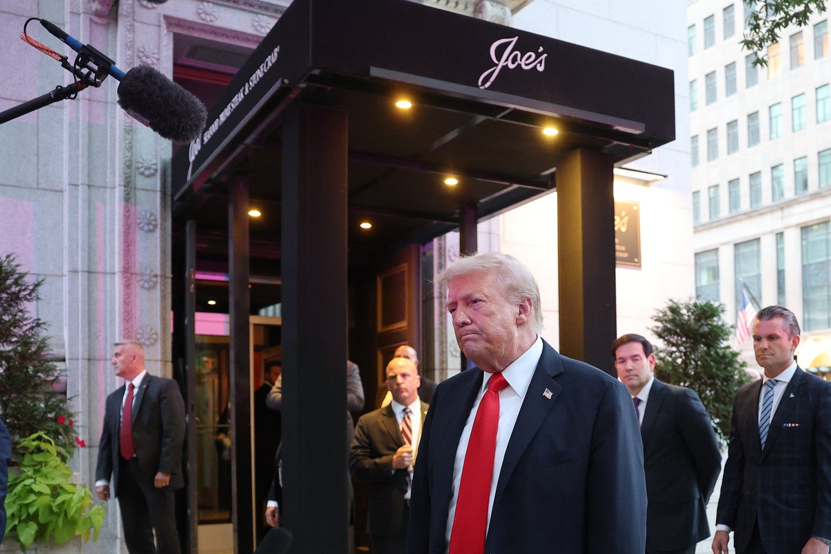Trump team still fuming that protestors got within feet of president at restaurant