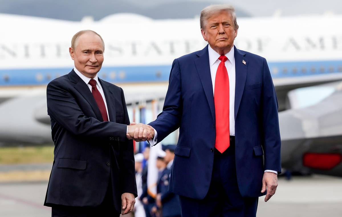 Trump's plans to meet with Putin came as surprise for Zelensky, arriving in US  --  Axios