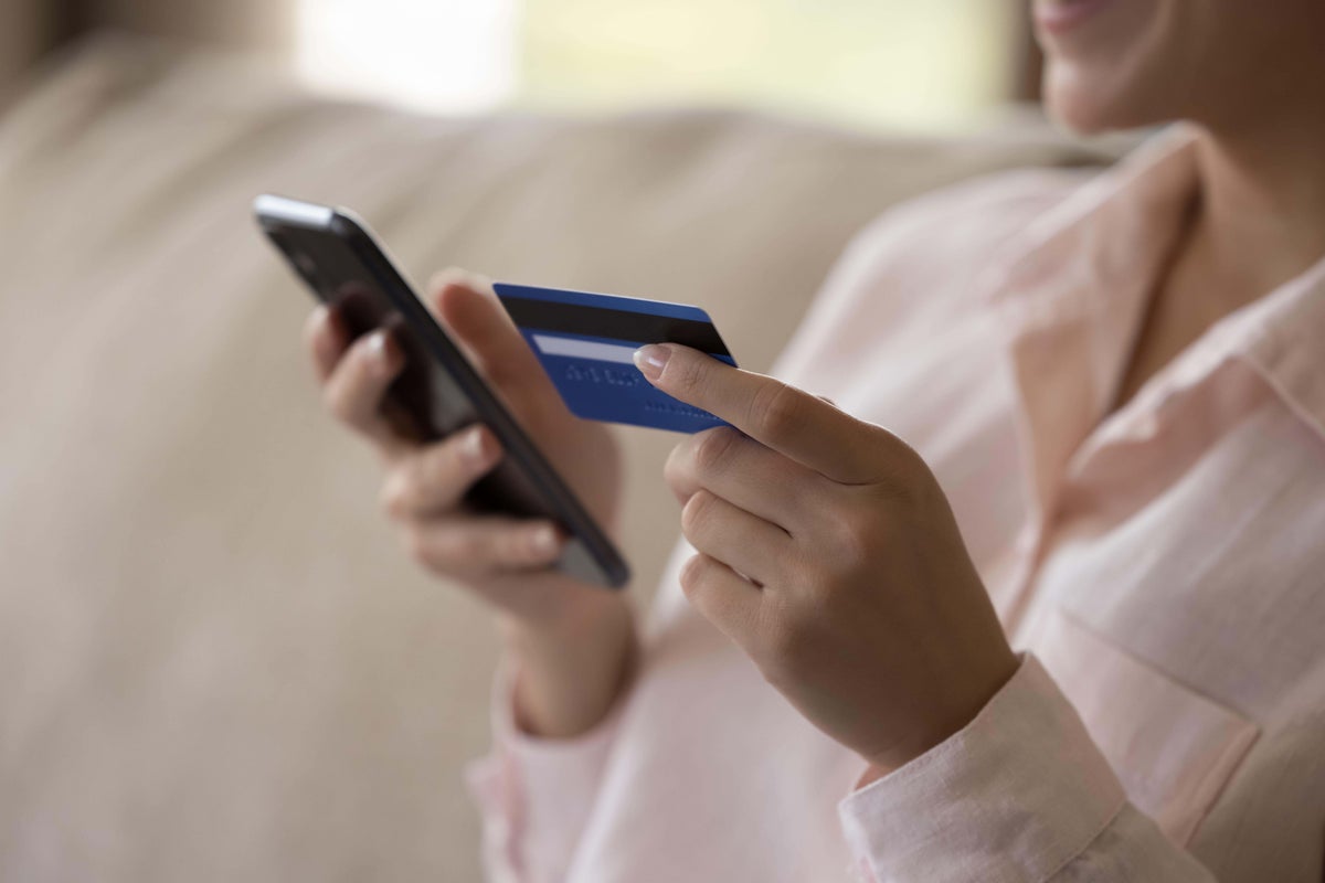 Consumer belt-tightening takes toll on UK firms, report reveals