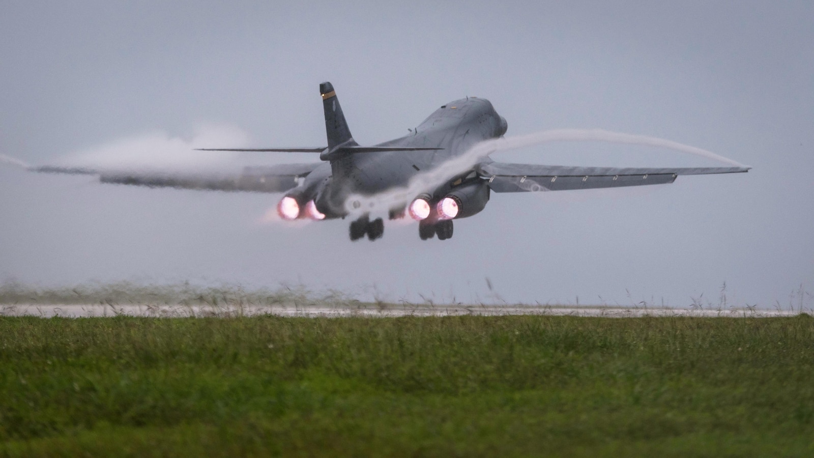 US military flew supersonic B-1 bombers up to the coast of Venezuela