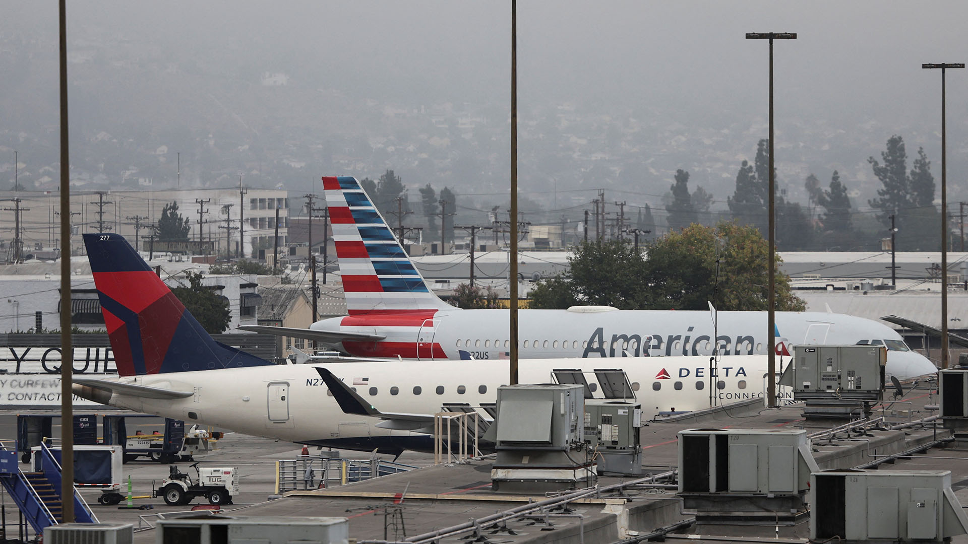 Airport closures as Nor'easter slams US East Coast with high winds & flooding