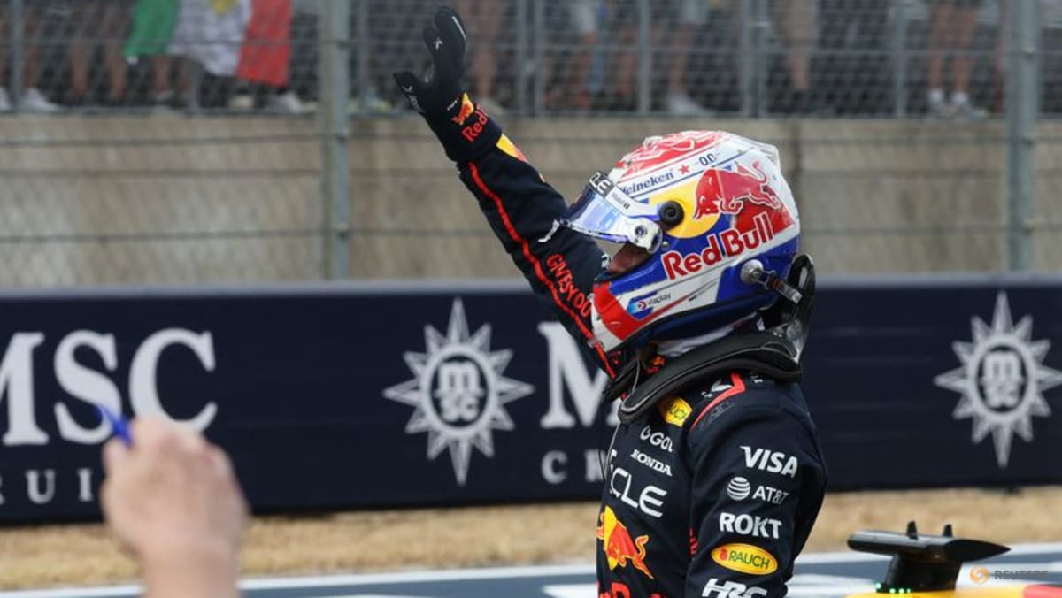 Verstappen takes US sprint victory after McLaren's Piastri and Norris collide