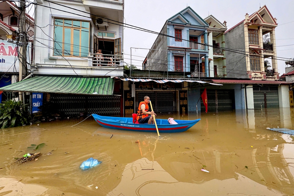Vietnam warns of flash floods and landslides amid heavy rain in north-eastern, north-central areas