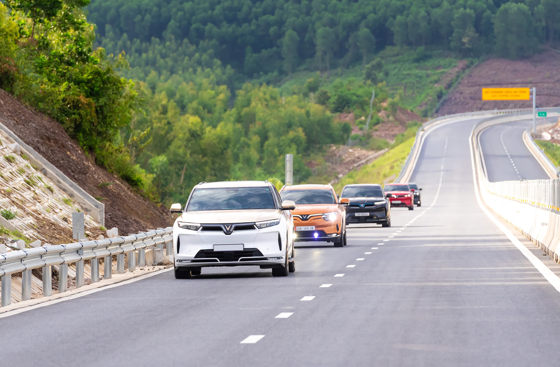 VinFast sets national record, surpasses 100,000 vehicles sold in just three quarters - HR ASIA