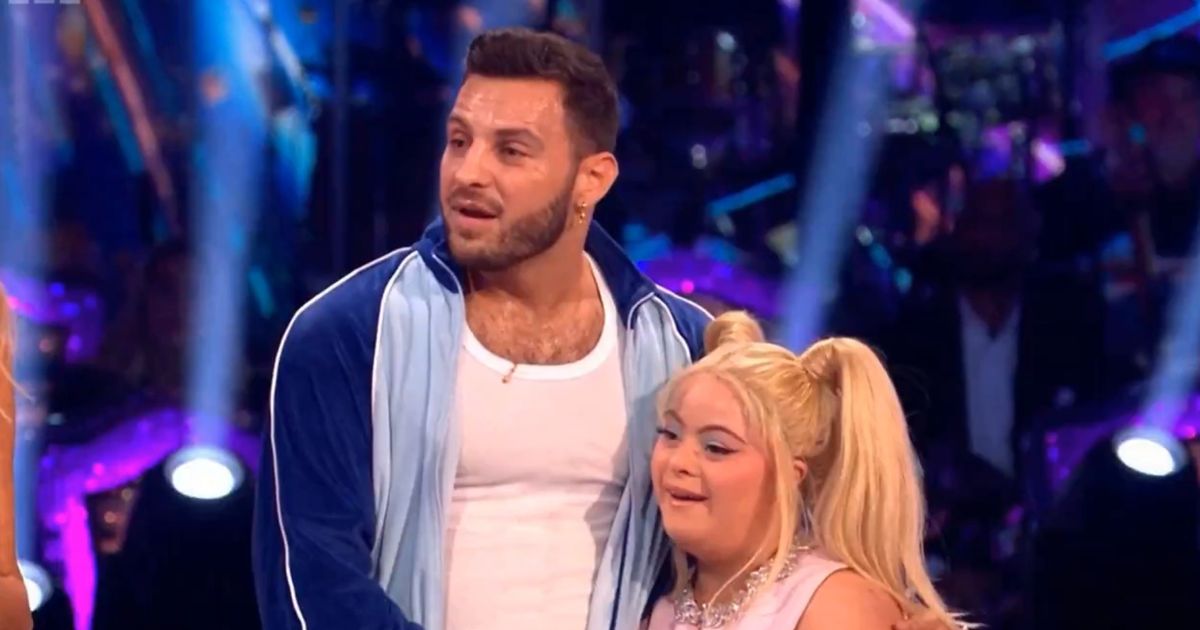 Strictly's Vito Coppola praised for 'sweet' gesture to Ellie Goldstein - The Mirror