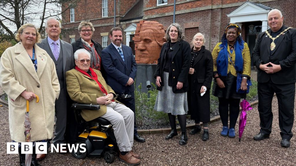 Sculptor's widow unveils repaired Josiah Wedgwood statue