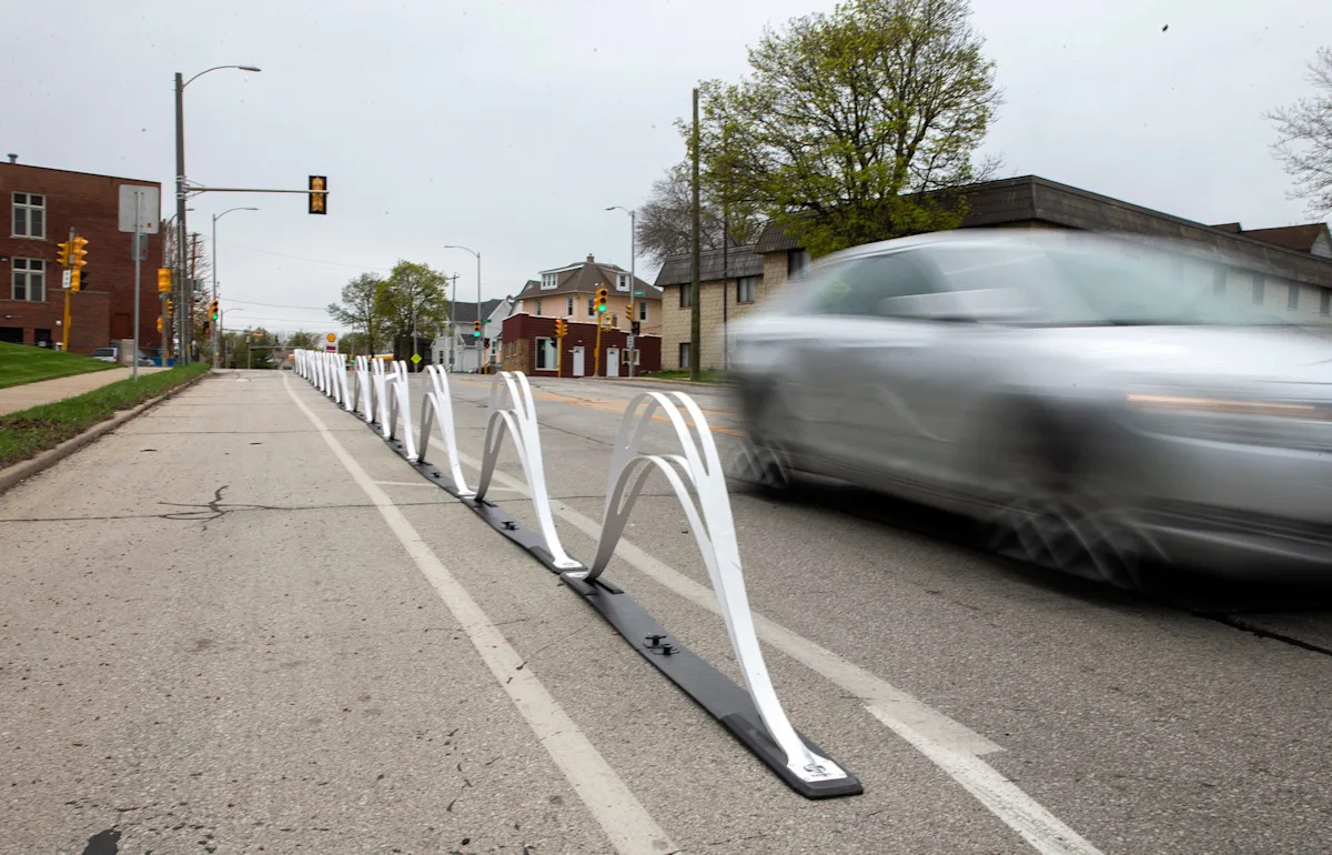 Is it legal to pass cars on the right in Wisconsin? Can you pass on the right using the shoulder or bike lane?