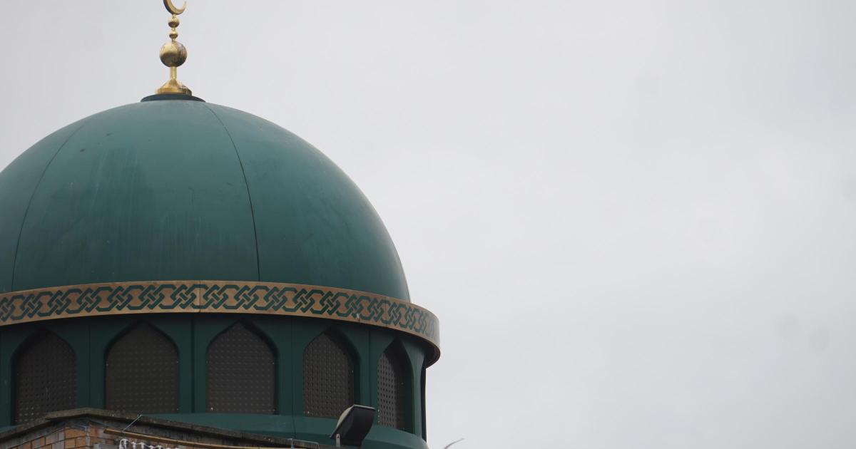 Councillor speaks out after police handcuff woman outside mosque