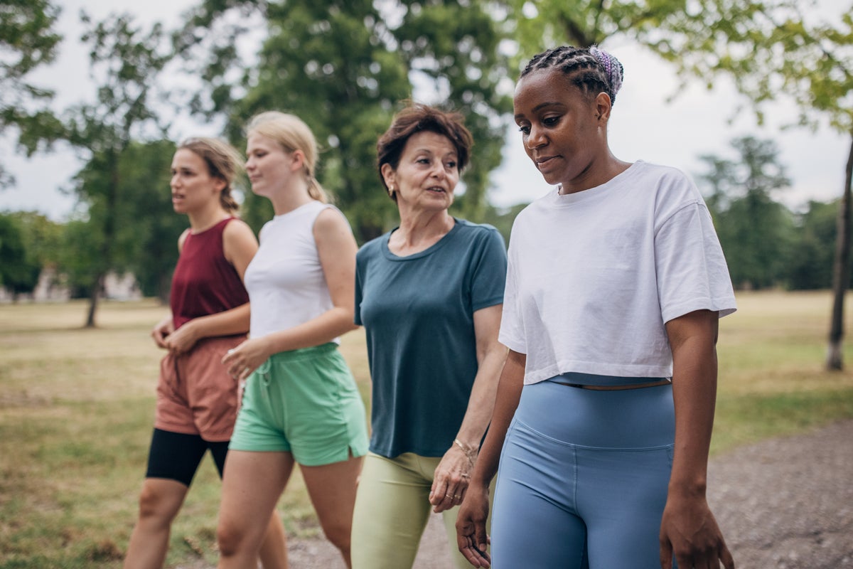 Experts reveal how many steps women should walk to 'cut risk of early death by 26%