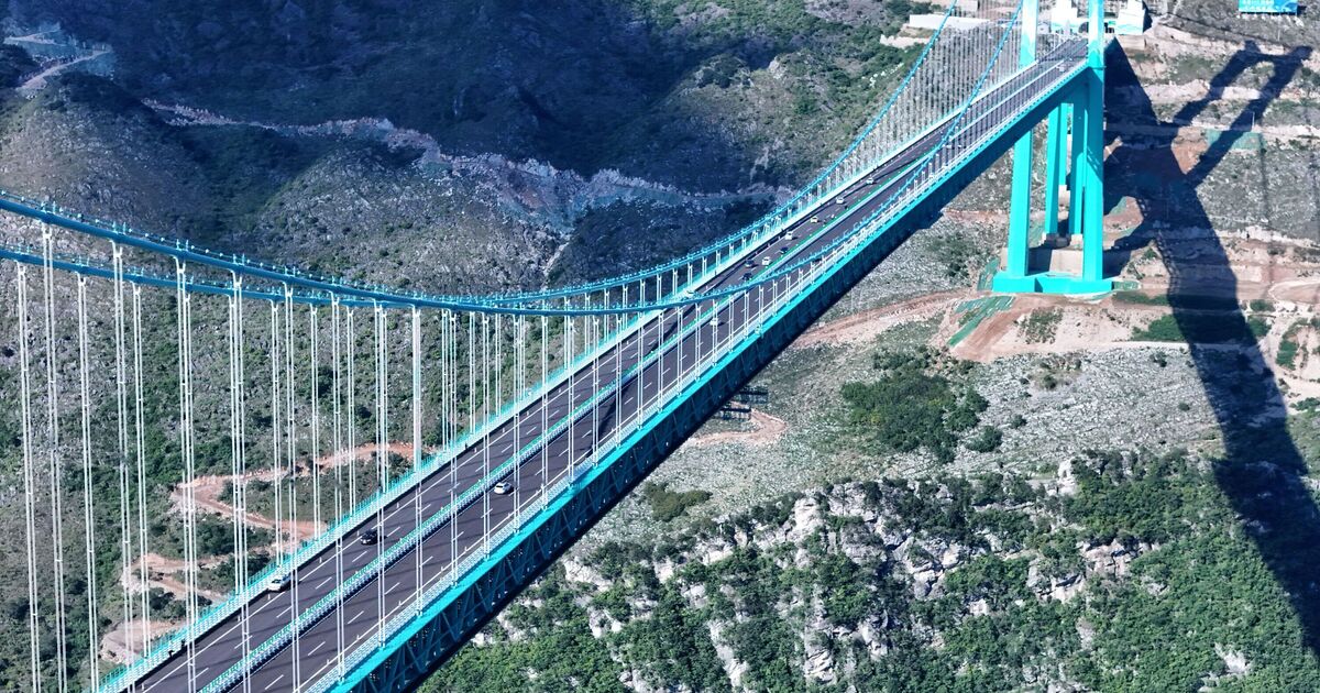 World's highest bridge cuts commuting times from two hours to 2 minutes