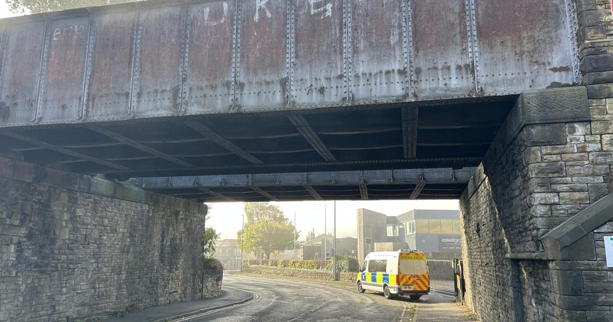 Youths throwing stones from bridge on to cars could kill someone, police warn