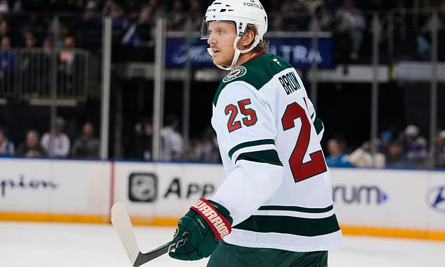 Yurov scores tiebreaking goal in 3rd period for first NHL goal as...