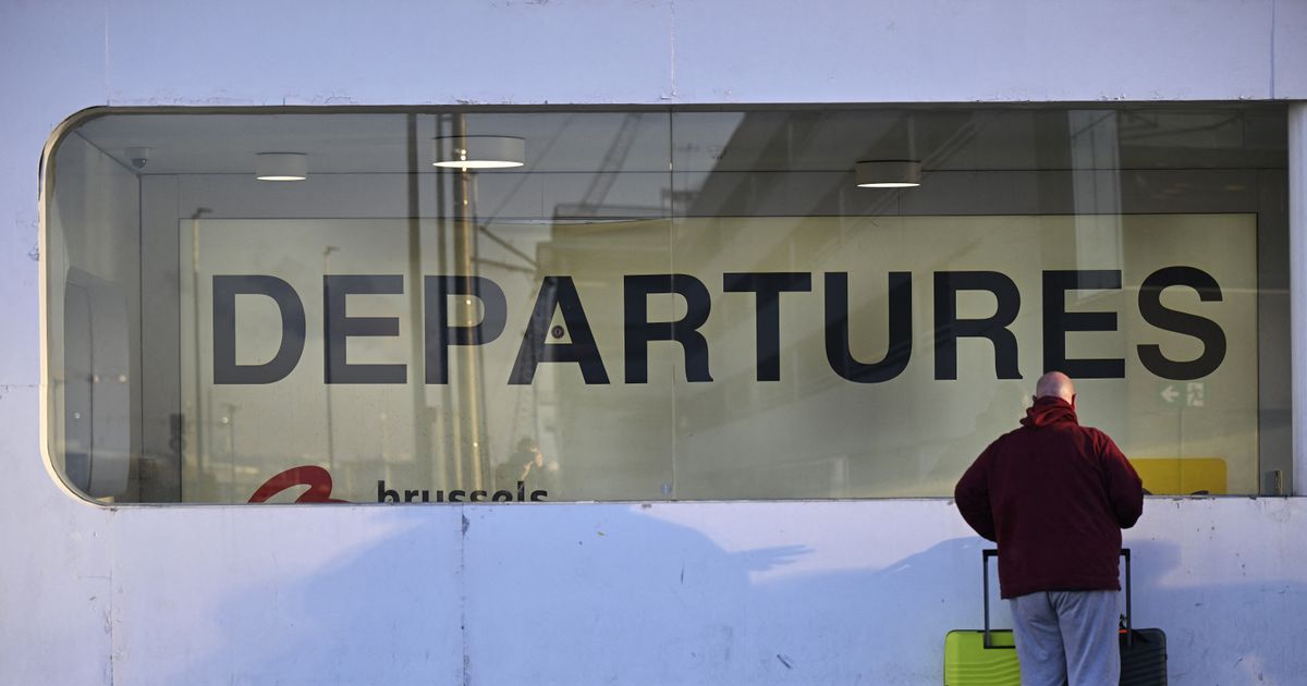 6 clever travel hacks 'make trips way cheaper and smoother' - The Mirror