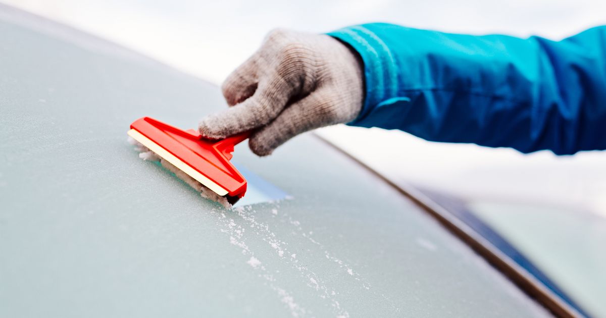 AA shares the 'correct' way to de-ice car on cold winter morning - The Mirror
