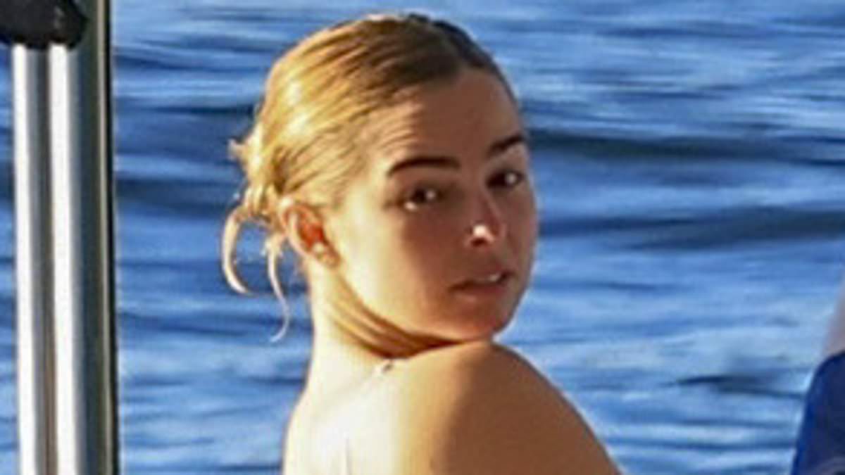 US singer Addison Rae soaks up the Sydney sunshine on a yacht