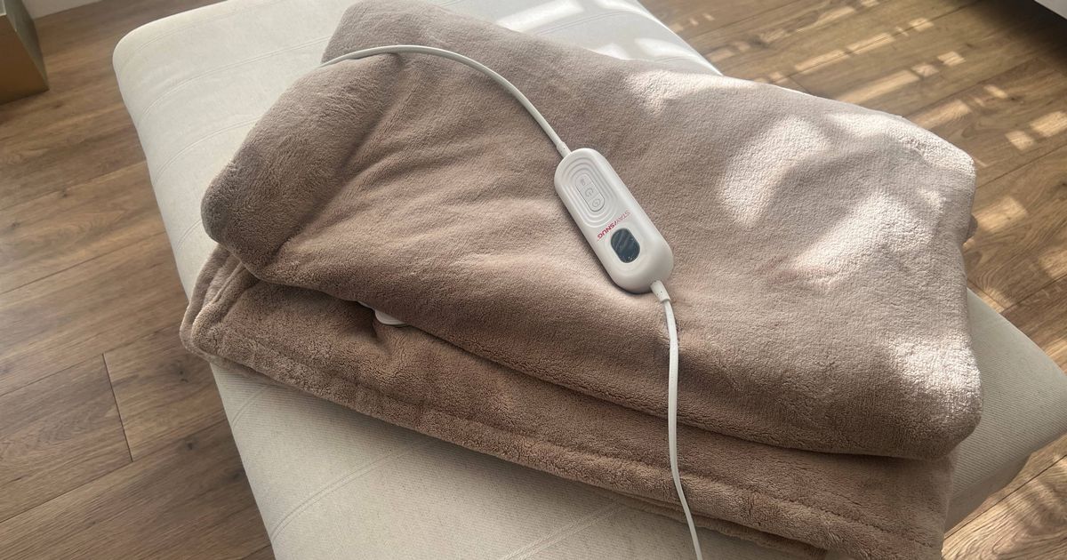 'Lakeland's heated blanket keeps me warm for winter and it's now 50% off for Black Friday'' - The Mirror
