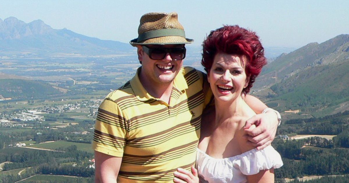 Alan Carr's amazing act of bravery when friend was attacked with knife - The Mirror