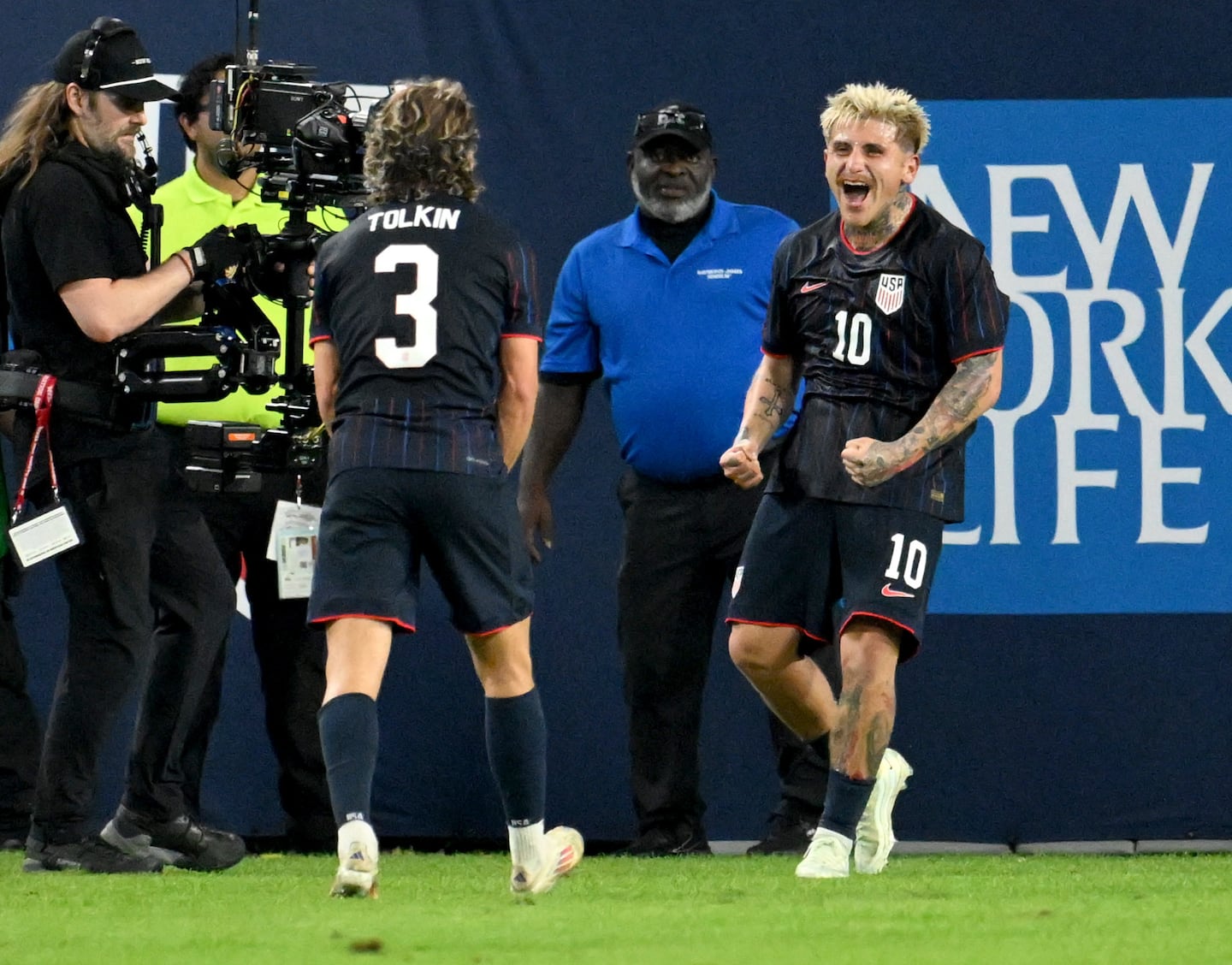 Alex Freeman scores twice as US routs Uruguay 5-1, heads into World Cup year with 5-game unbeaten streak - The Boston Globe