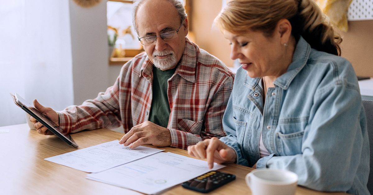 Check your bank account at this time of day, says savings expert - The Mirror